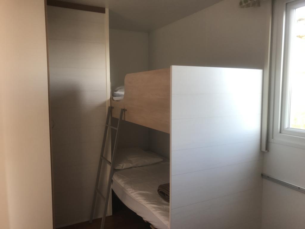 De 3*